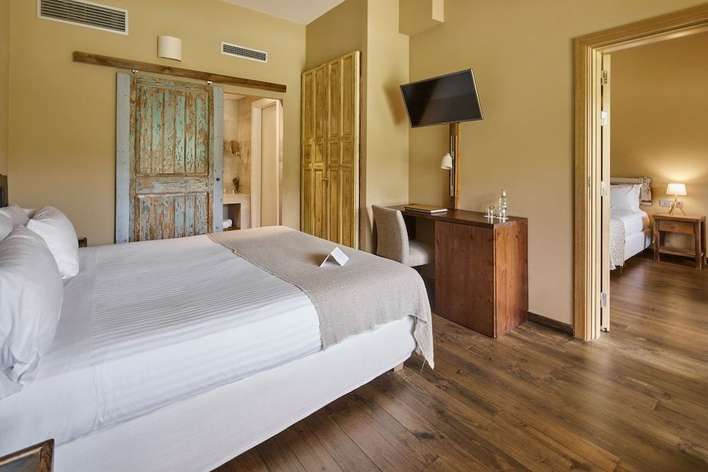 Family Quadruple Room, Connecting Rooms