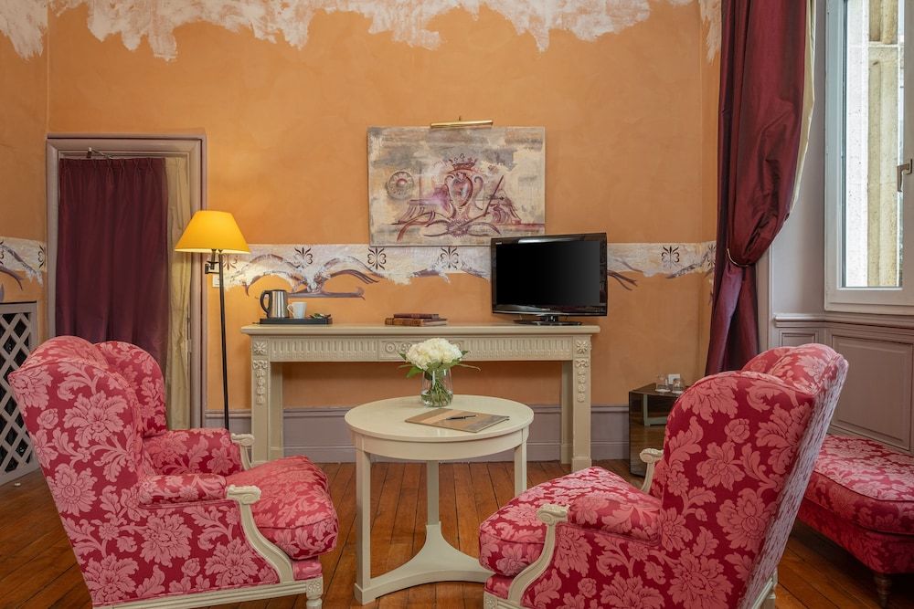 Chateau des Reynats Suite 6