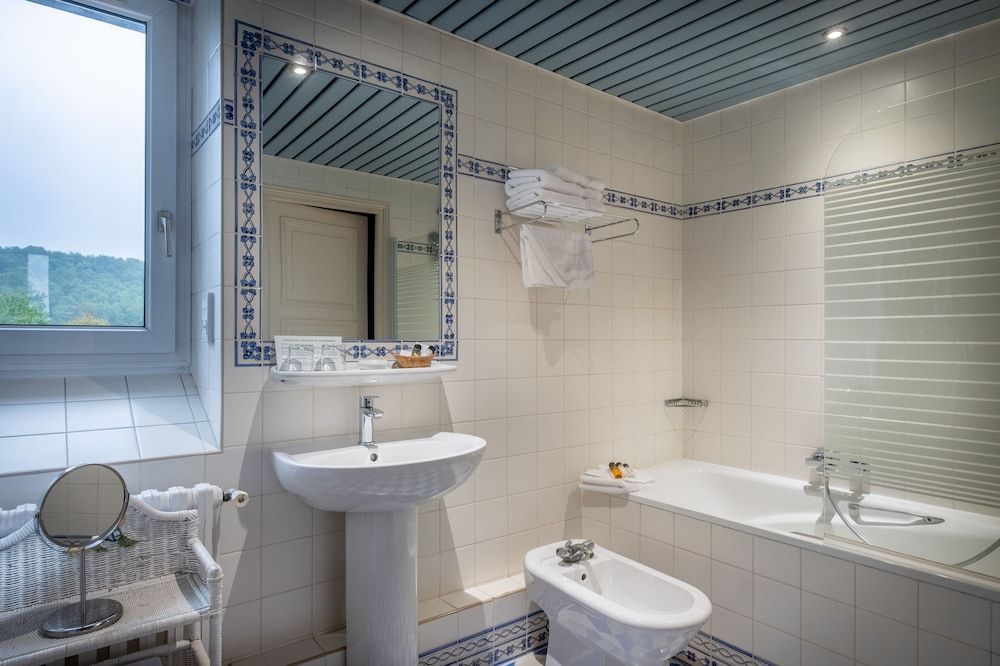 Chateau des Reynats Junior Double Room 4