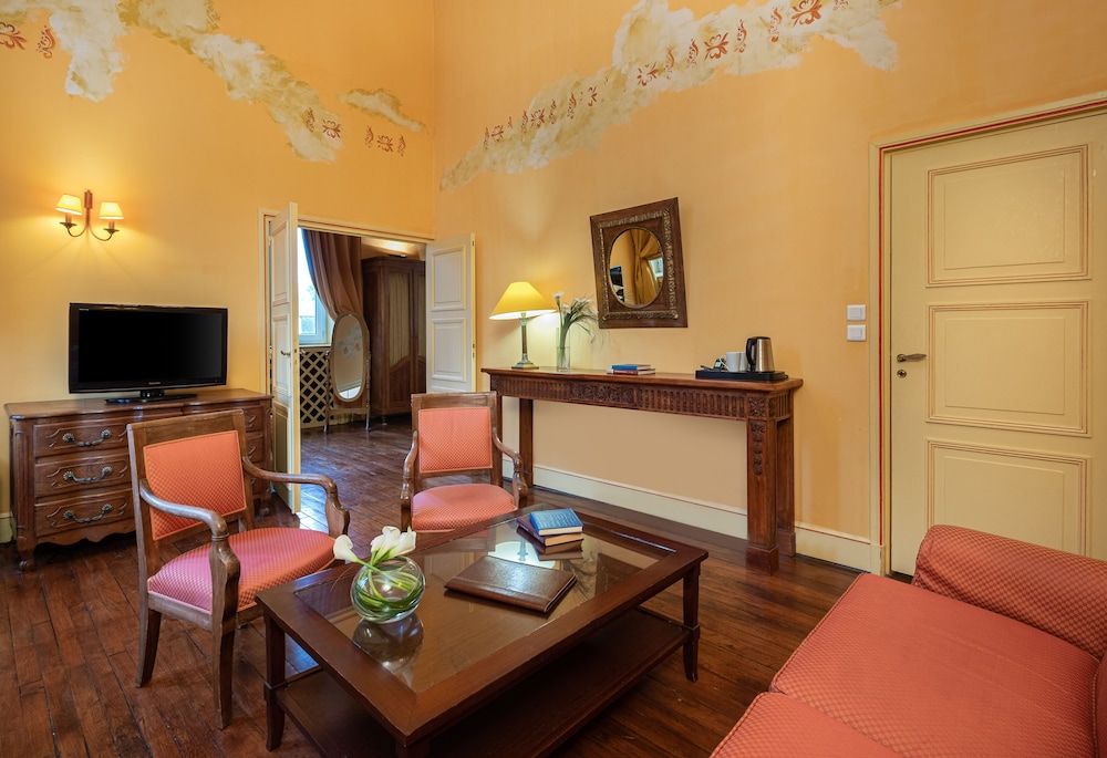 Chateau des Reynats Suite 5