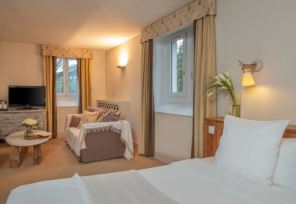 Chateau des Reynats Junior Double Room