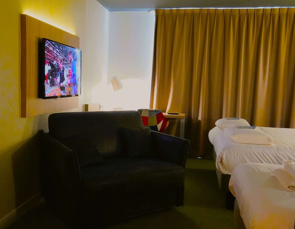 Kyriad Clermont Ferrand Nord - Riom Standard Room, 2 Twin Beds 3