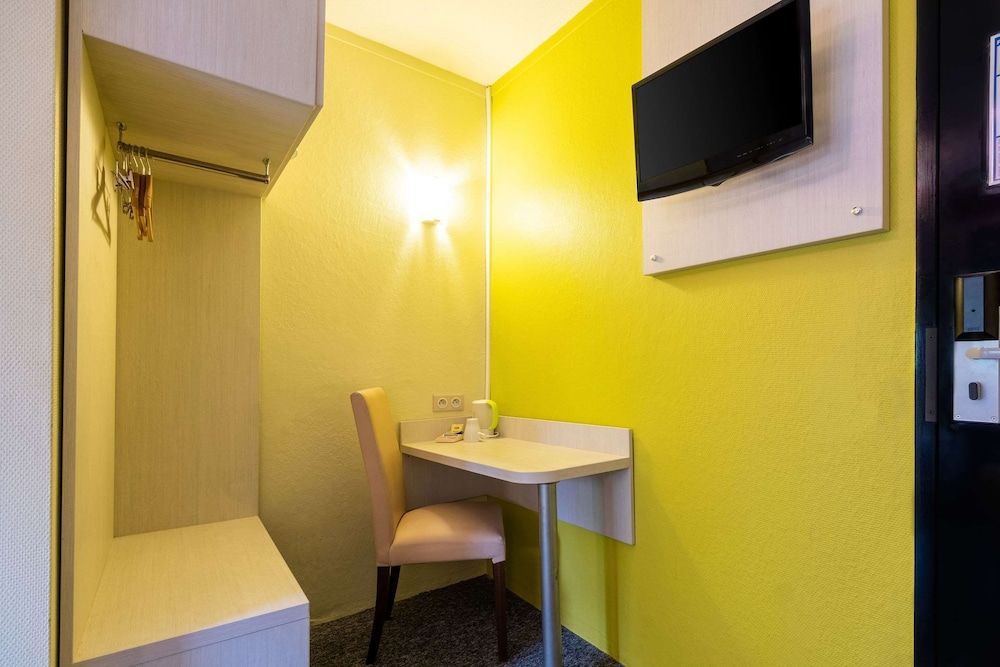 Comfort Hotel Orleans Olivet Standard Room, 2 Twin Beds, Non Smoking 7