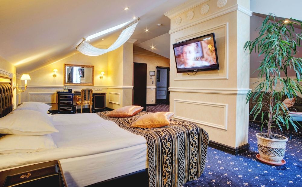 Suite (Attic)