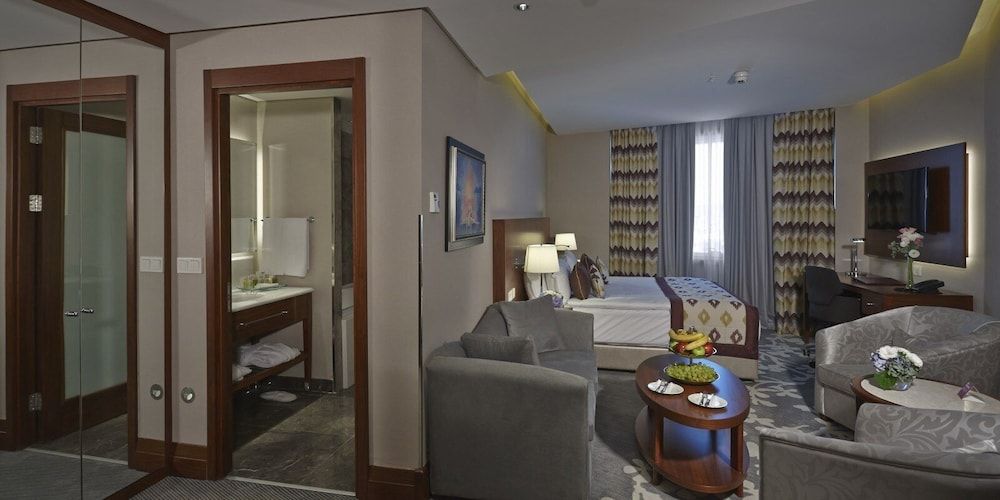 Junior Suite, 1 King Bed