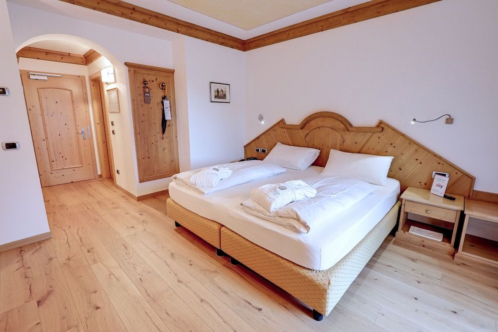 Leading Relax Hotel Maria Standard Double Room Single Use 2