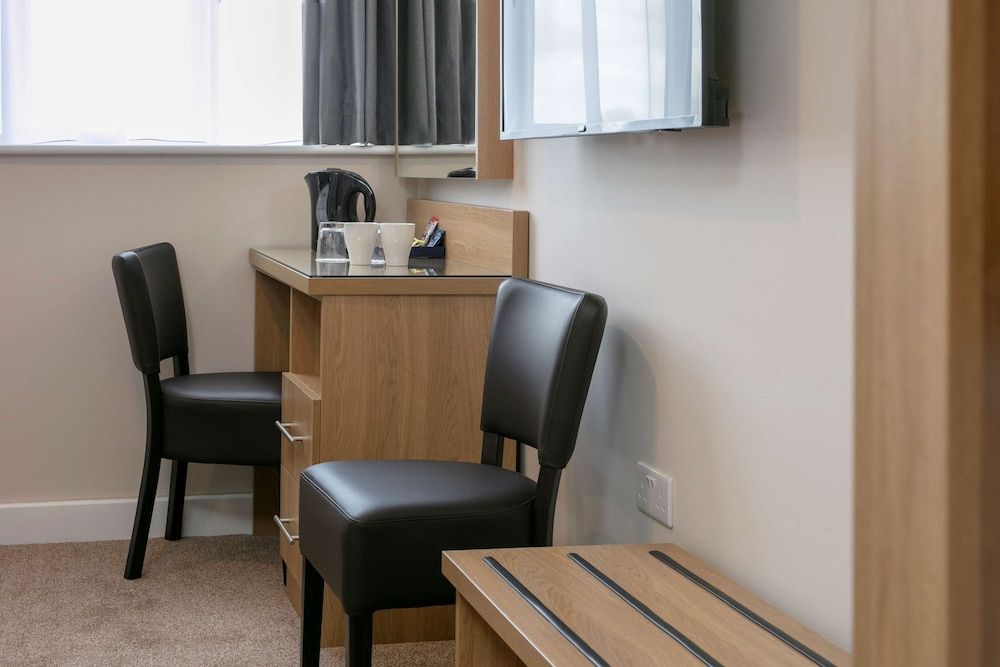 Best Western Northfields Ealing Hotel Standard Room, 1 King Bed, Non Smoking 6