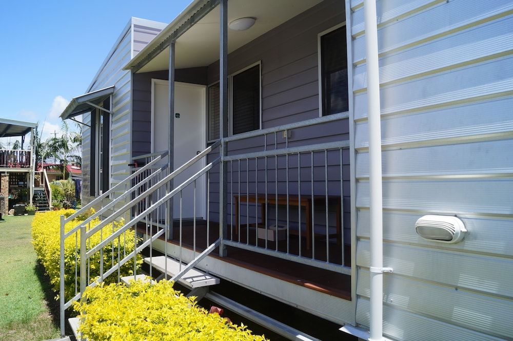 Tin Can Bay's Sleepy Lagoon Motel Family Cabin 4