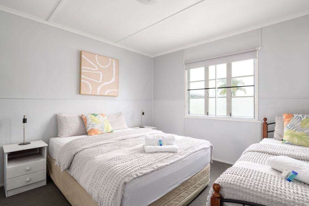 Tin Can Bay's Sleepy Lagoon Motel Family House, 3 Bedrooms 2