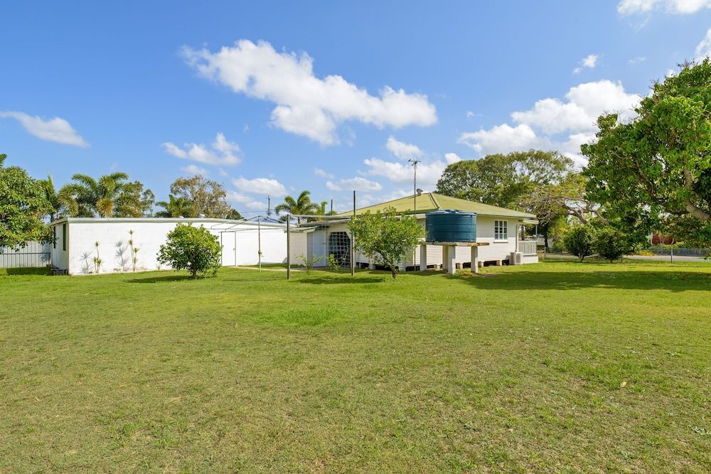 Tin Can Bay's Sleepy Lagoon Motel Family House, 3 Bedrooms 10