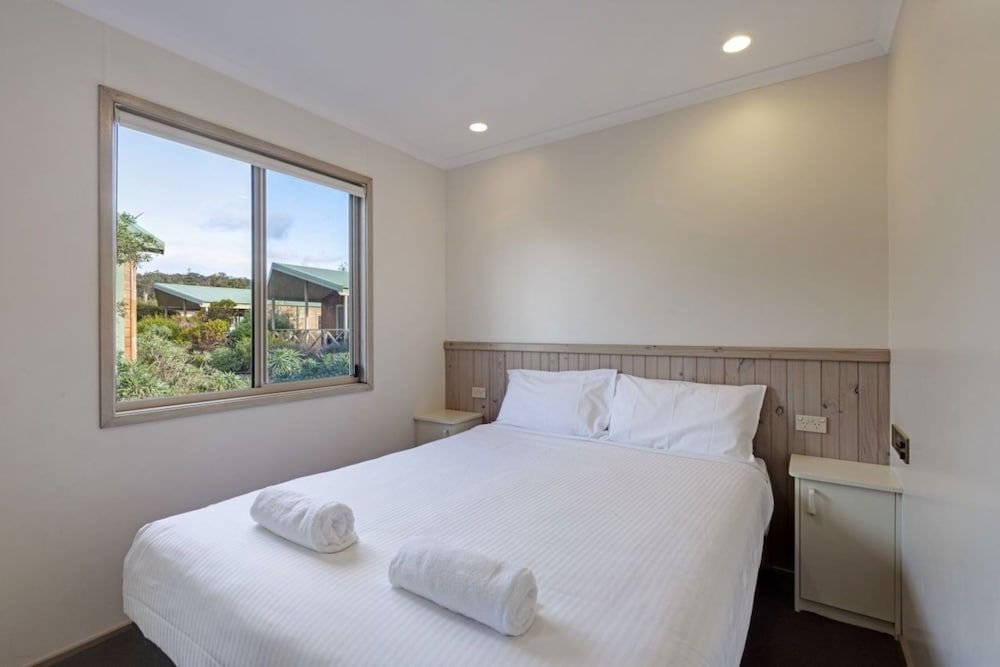 Deluxe 2 Bedroom Cabin - Sleeps 6