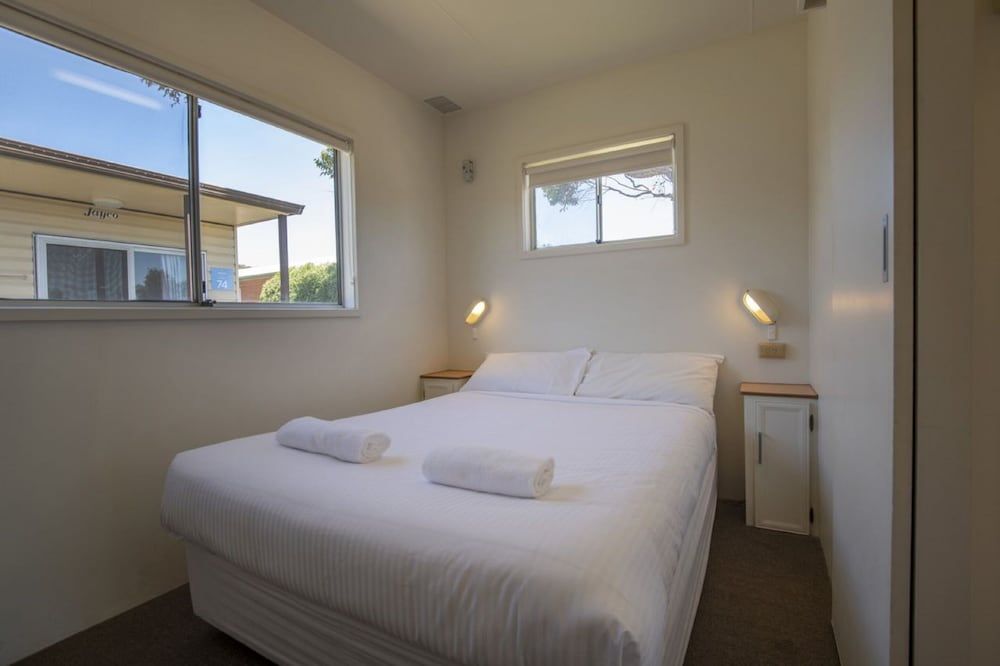 Discovery Parks - Pambula Beach Economy Cabin - Sleeps 3