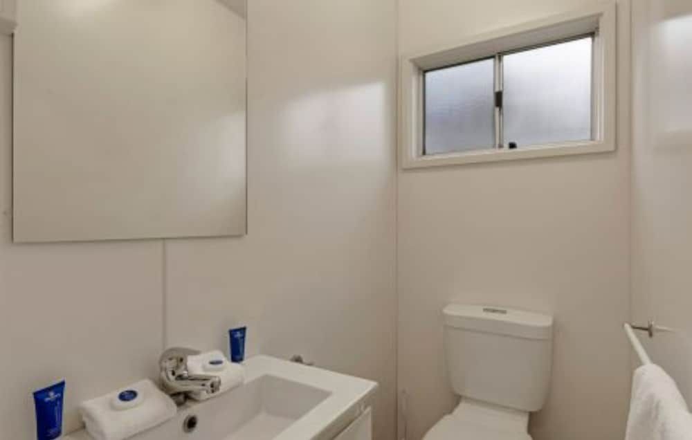 Discovery Parks - Pambula Beach Economy Cabin - Sleeps 3 2