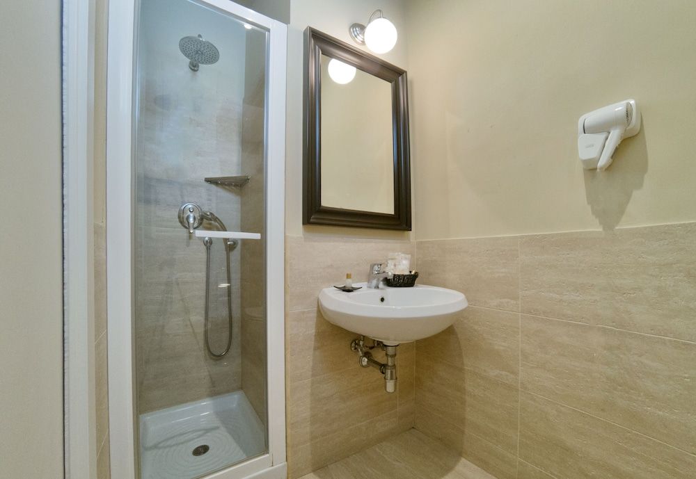 Hotel Touring Wellness & Beauty Executive Triple Room 3