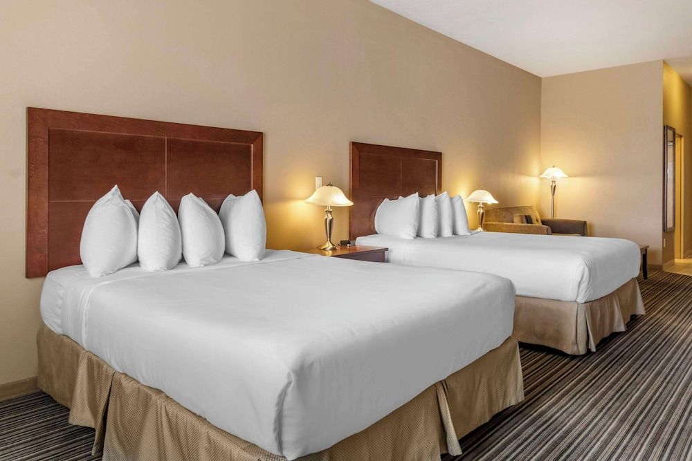 Quality Inn & Suites Deluxe Room, 2 Queen Beds, Non Smoking 2