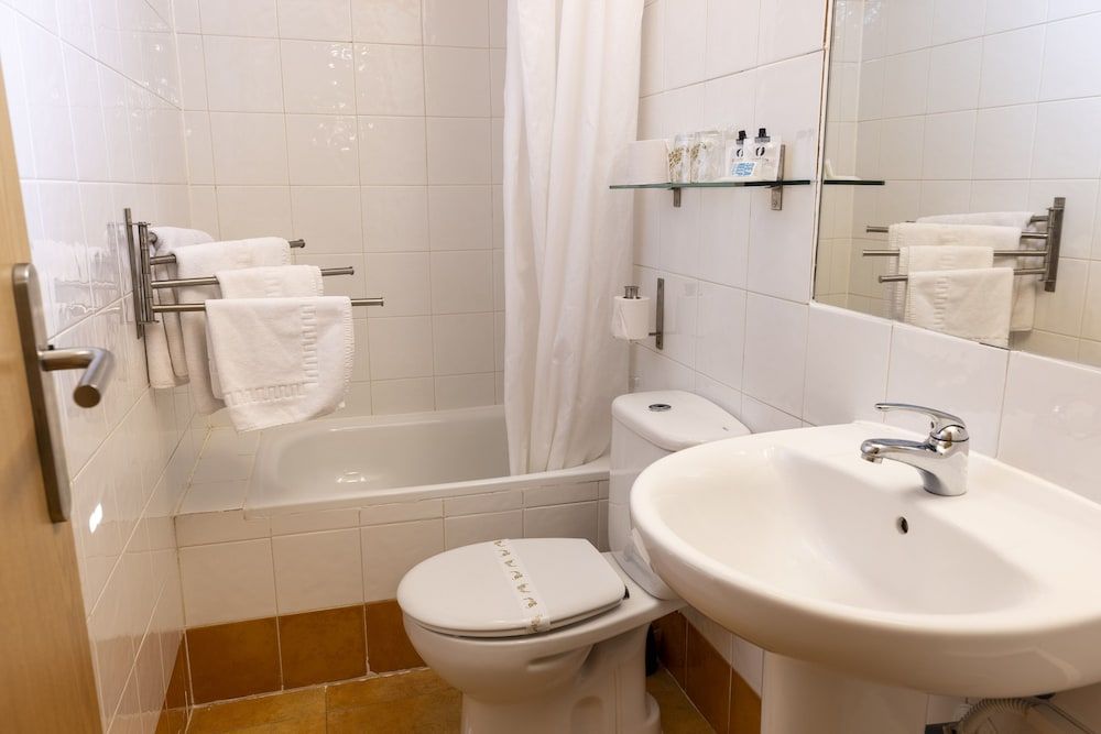 Hostal Restaurante Puerta del Alcázar Quadruple Room 10