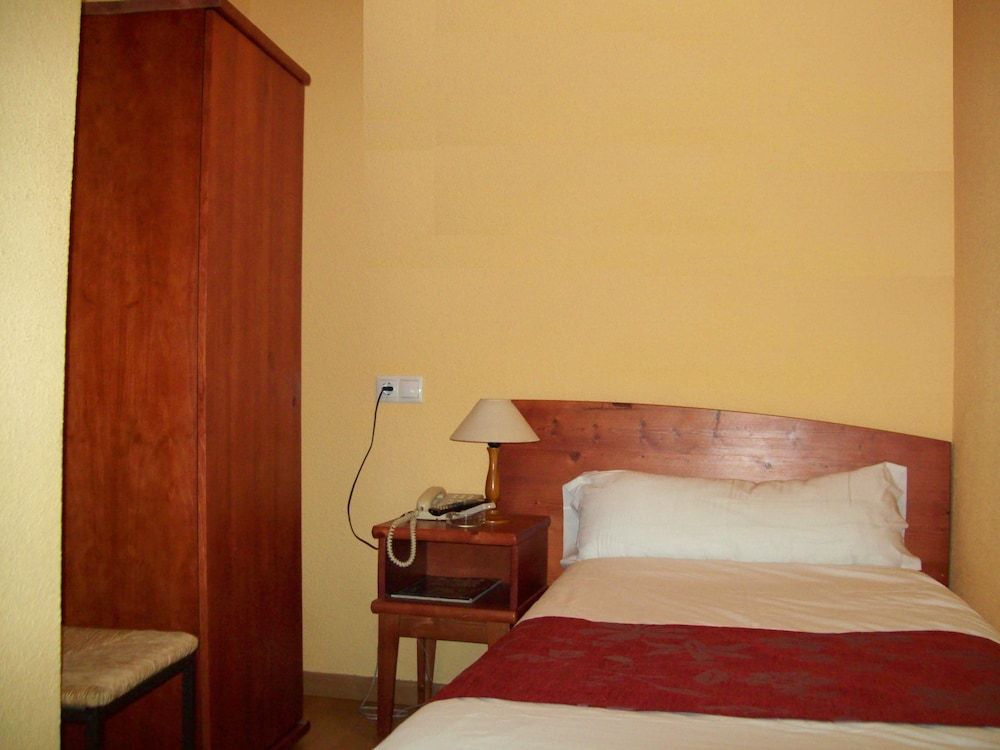 Hostal Restaurante Puerta del Alcázar Single Room