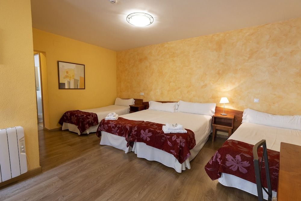 Hostal Restaurante Puerta del Alcázar Quadruple Room 4