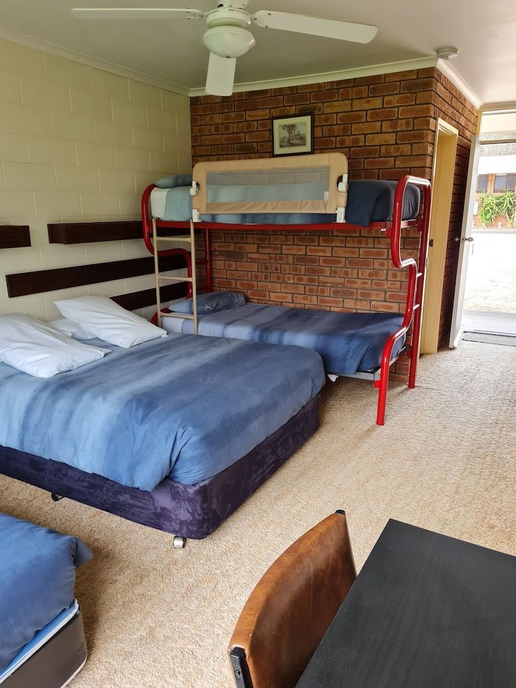 Toora Lodge Motel Family Room