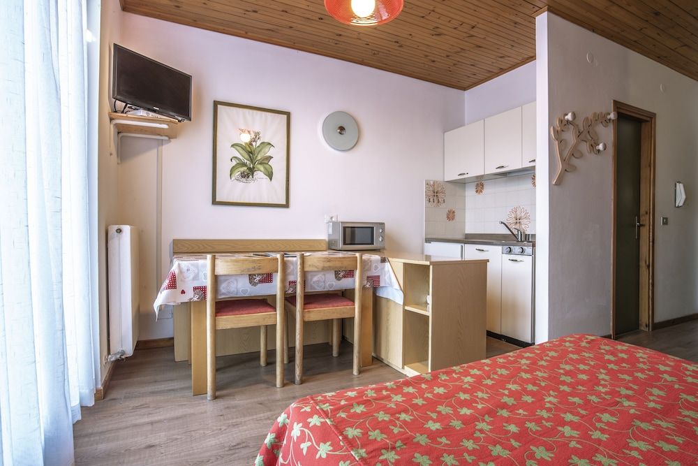 Standard Studio (2 adults + 2 children)
