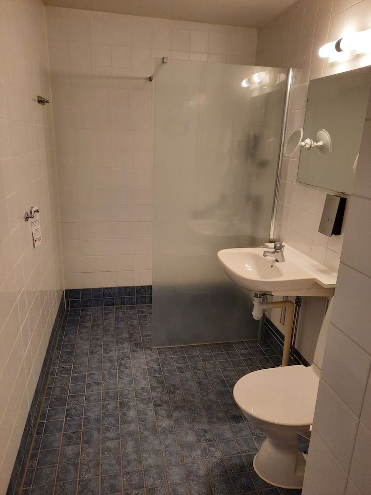 Hotel Svea, BW Signature Collection Standard Room, 2 Twin Beds, Non Smoking (Pet Friendly) 5