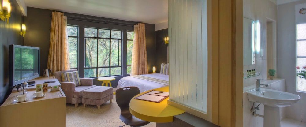 undefined West Wood Hotel 5