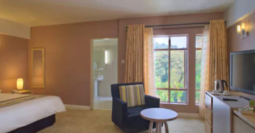 undefined West Wood Hotel 7