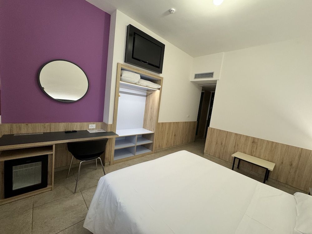 Hotel Holidays Comfort Double Room, Accessible 3