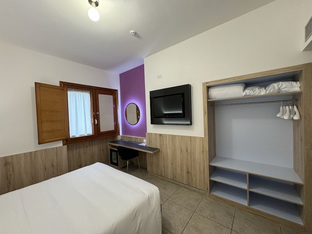 Hotel Holidays Comfort Double Room, Accessible 4