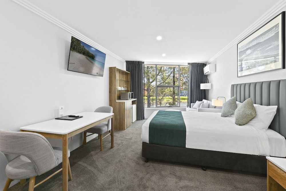 Palm Court Motor Inn Superior Room 2