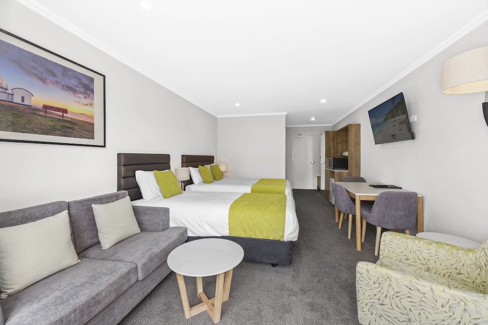 Palm Court Motor Inn Superior Twin Room, Balcony, River View 4