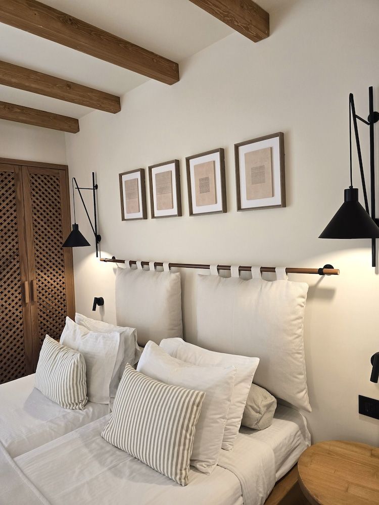 FAMILY SUITE WITH POOL