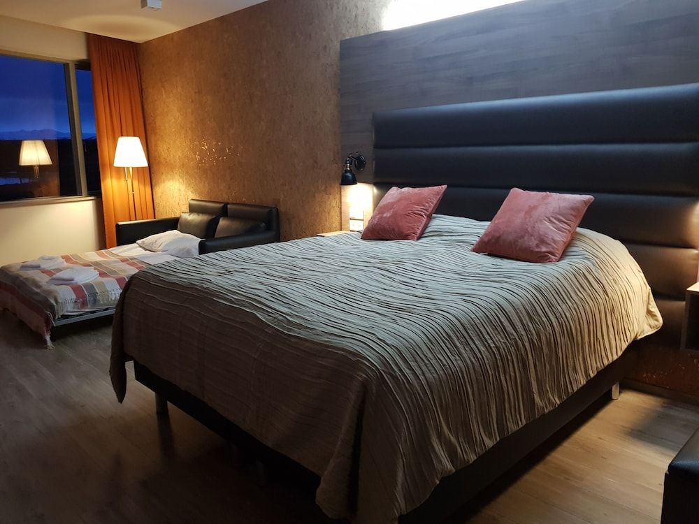 Hotel Kriunes - A city hotel by the lake Family Quadruple Room, Lake View 6