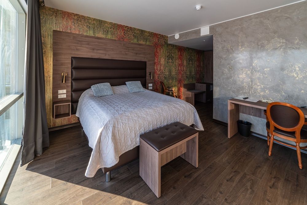 Superior Suite, Lake View