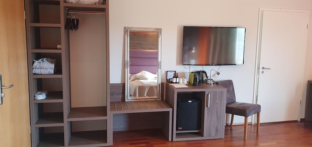 Hotel Kriunes - A city hotel by the lake Triple Room, Balcony 2