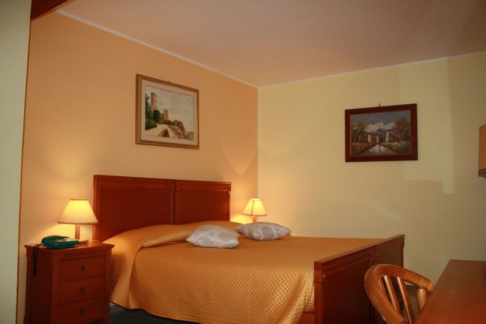 Double and 1 Twin Room, Courtyard View