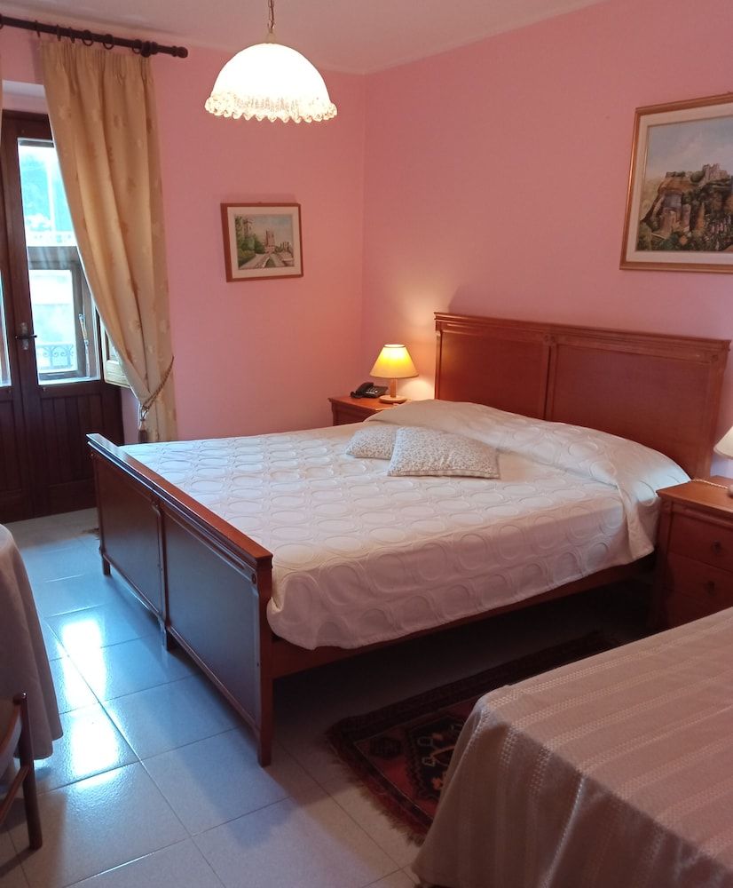Double and 1 Twin Room, Courtyard View