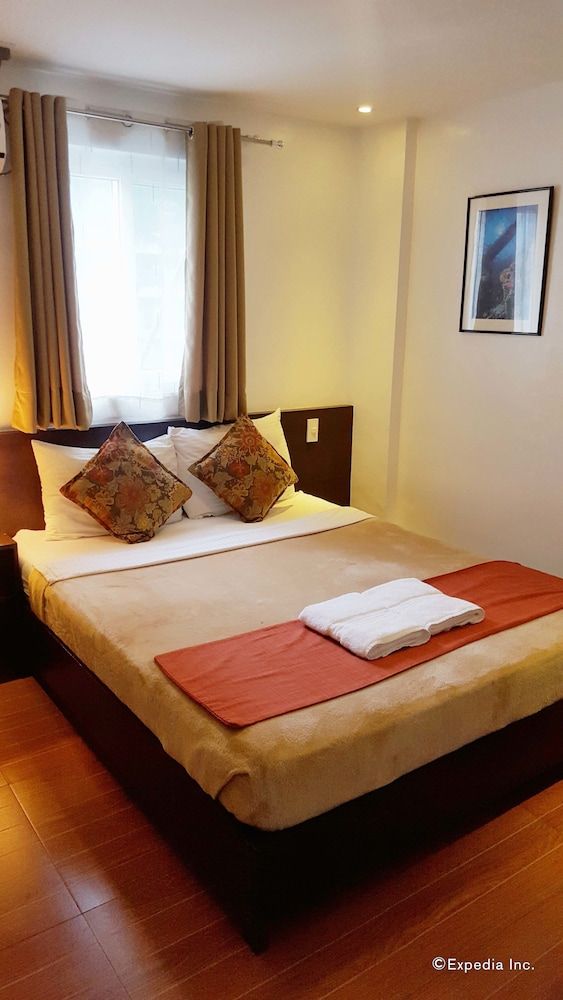 Gervasia Hotel Makati Standard room with breakfast for 2 3