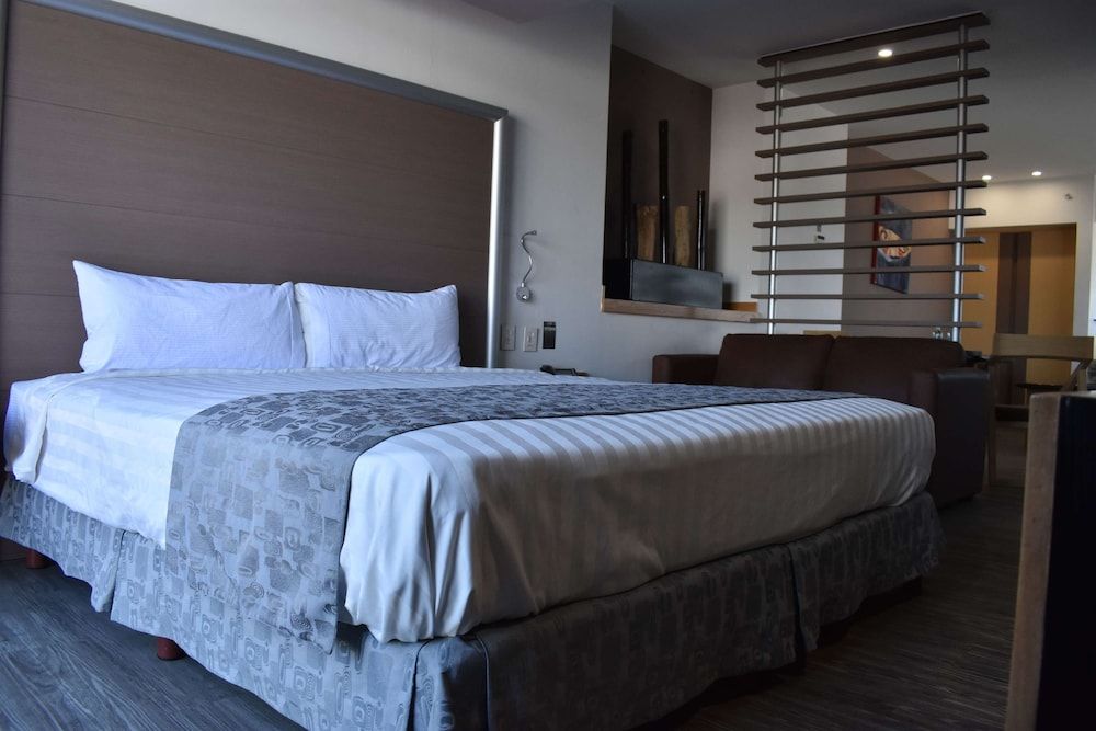 undefined Ramada by Wyndham Mexico City Santa Fe 9