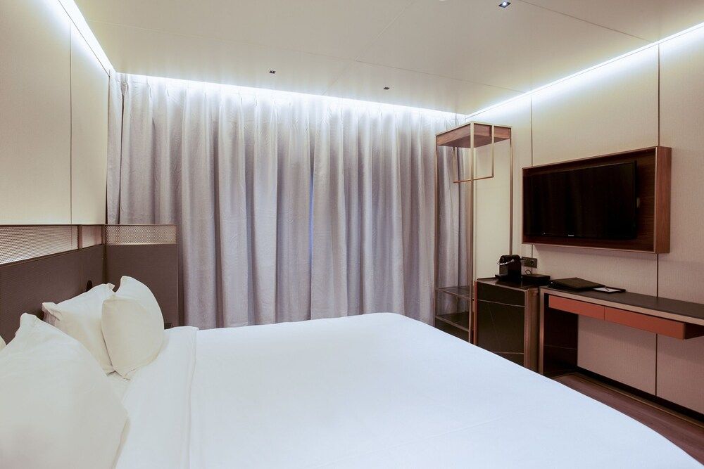 undefined L&L Jeju Hotel 5