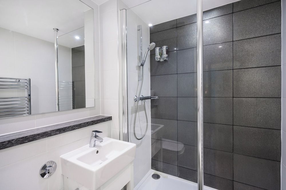 The Bromley Court Hotel Cosy Twin Room 3