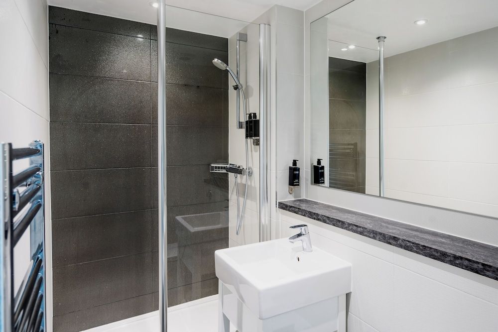 The Bromley Court Hotel Deluxe Garden Double Room 7