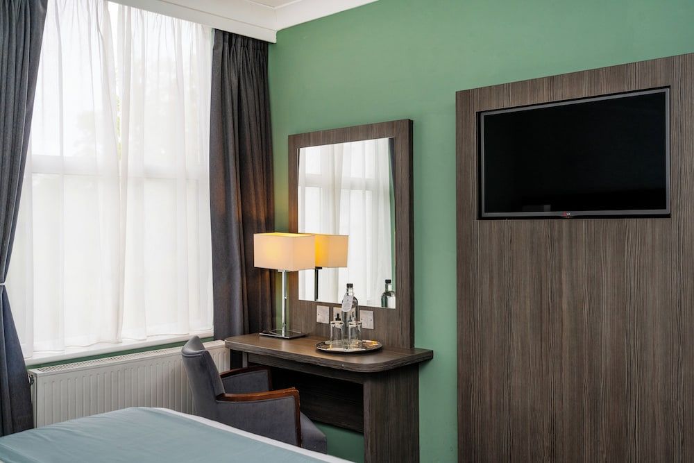 The Bromley Court Hotel Cosy Twin Room 5