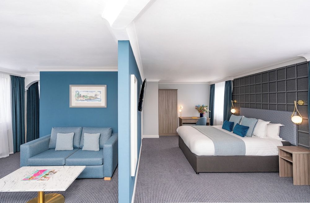 The Bromley Court Hotel Suite