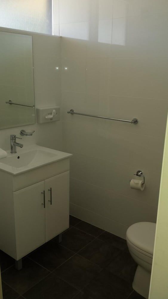 Lake Jindabyne Hotel Standard Room 4