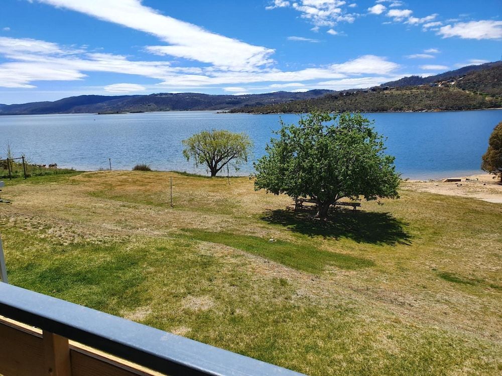 Lake Jindabyne Hotel Standard Room 2