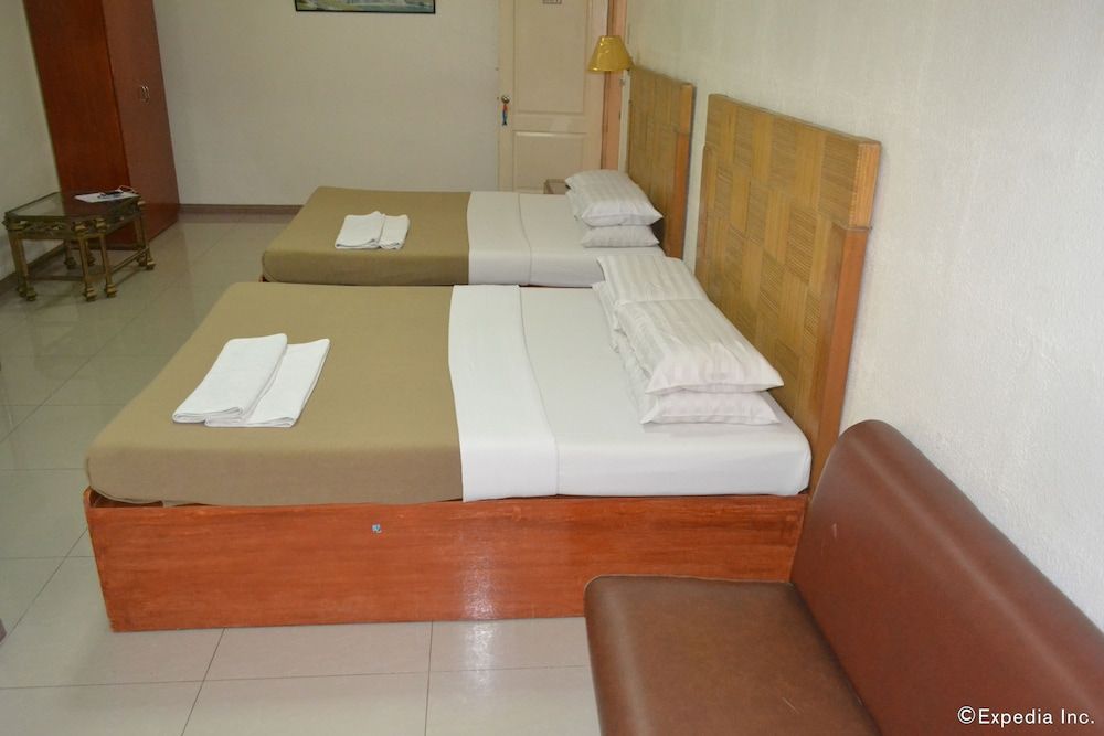 Cebuview Tourist Inn Family Room (Deluxe) 4