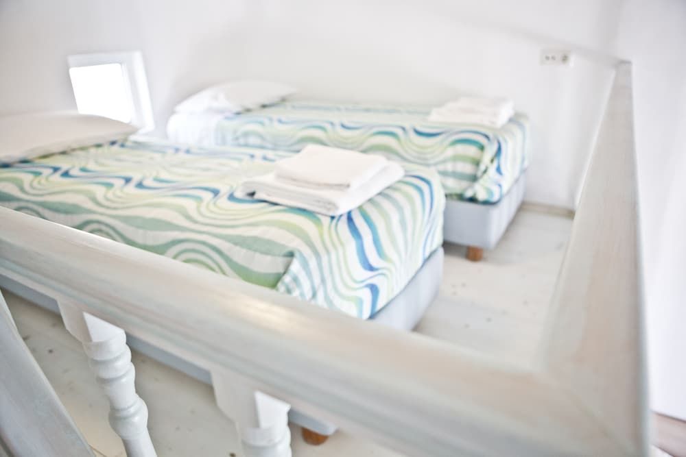 Niriides Homes & Villas Studio (Split Level) 6