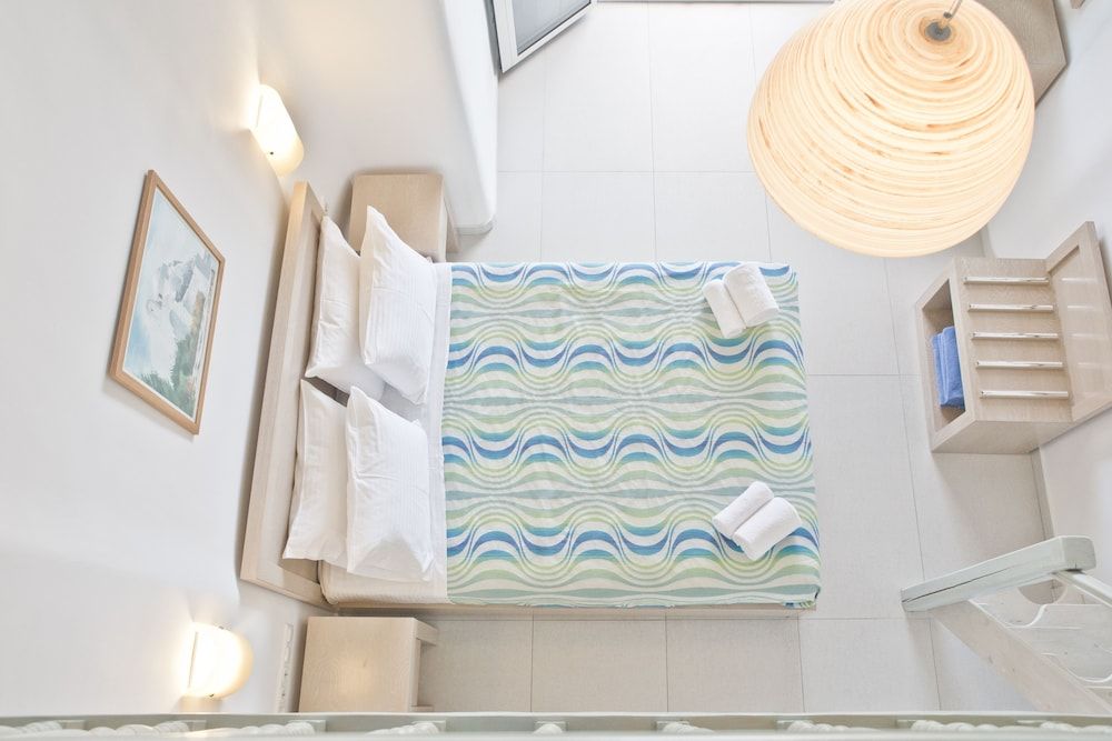 Niriides Homes & Villas Studio (Split Level) 11