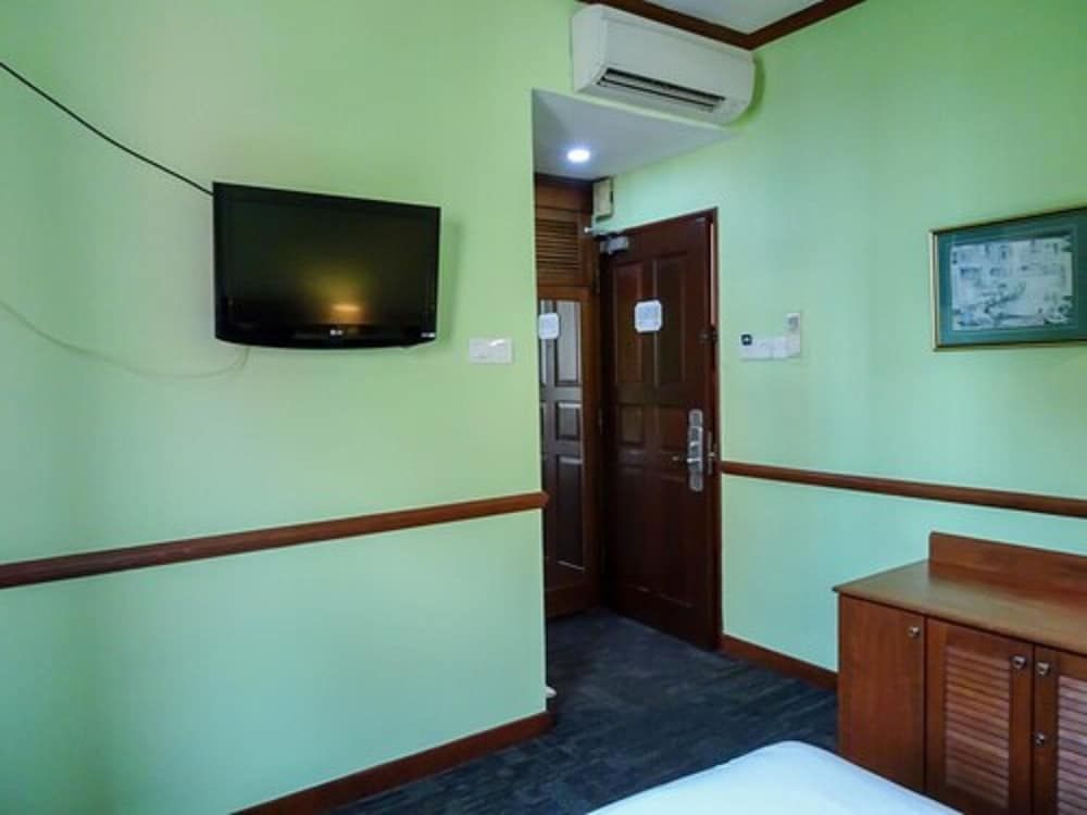 Four Chain View Hotel Deluxe Room 13